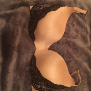 Victoria’s Secret lace trimmed bra